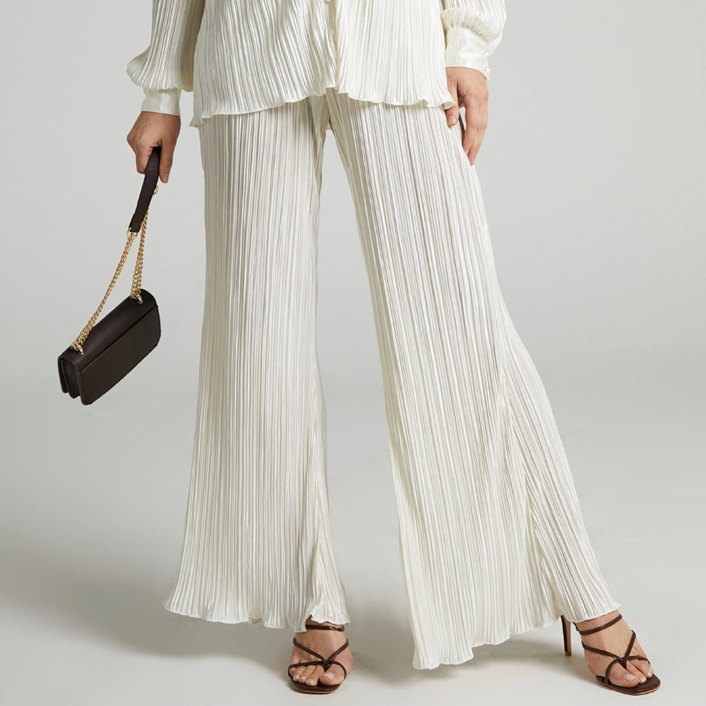 NWT Showpo Beca Plisse Flared Pants in Cream size 14
